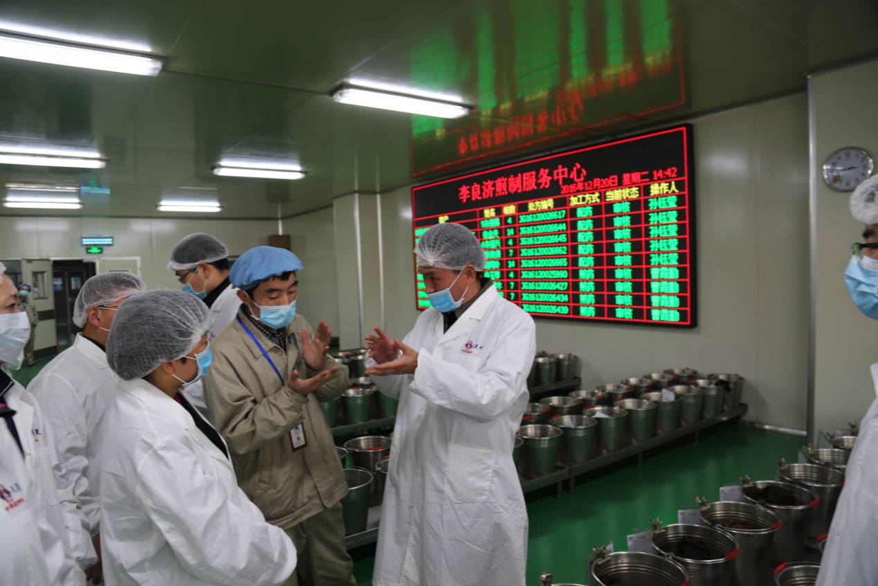 無(wú)錫市食品藥品監(jiān)督管理局領(lǐng)導(dǎo)來(lái)李良濟(jì)參觀考察(圖4) 無(wú)錫市食品藥品監(jiān)督管理局領(lǐng)導(dǎo)來(lái)李良濟(jì)參觀考察(圖4)