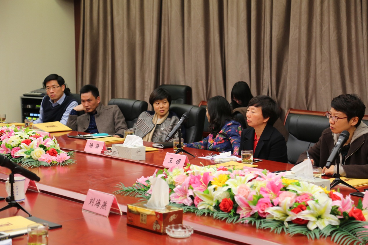 無(wú)錫市食品藥品監(jiān)督管理局領(lǐng)導(dǎo)來(lái)李良濟(jì)參觀考察(圖7) 無(wú)錫市食品藥品監(jiān)督管理局領(lǐng)導(dǎo)來(lái)李良濟(jì)參觀考察(圖7)