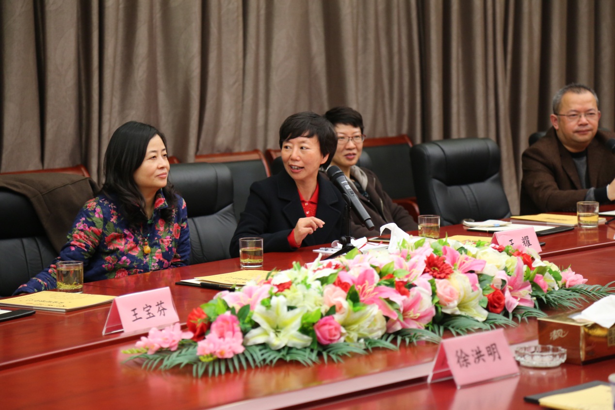 無(wú)錫市食品藥品監(jiān)督管理局領(lǐng)導(dǎo)來(lái)李良濟(jì)參觀考察(圖8) 無(wú)錫市食品藥品監(jiān)督管理局領(lǐng)導(dǎo)來(lái)李良濟(jì)參觀考察(圖8)