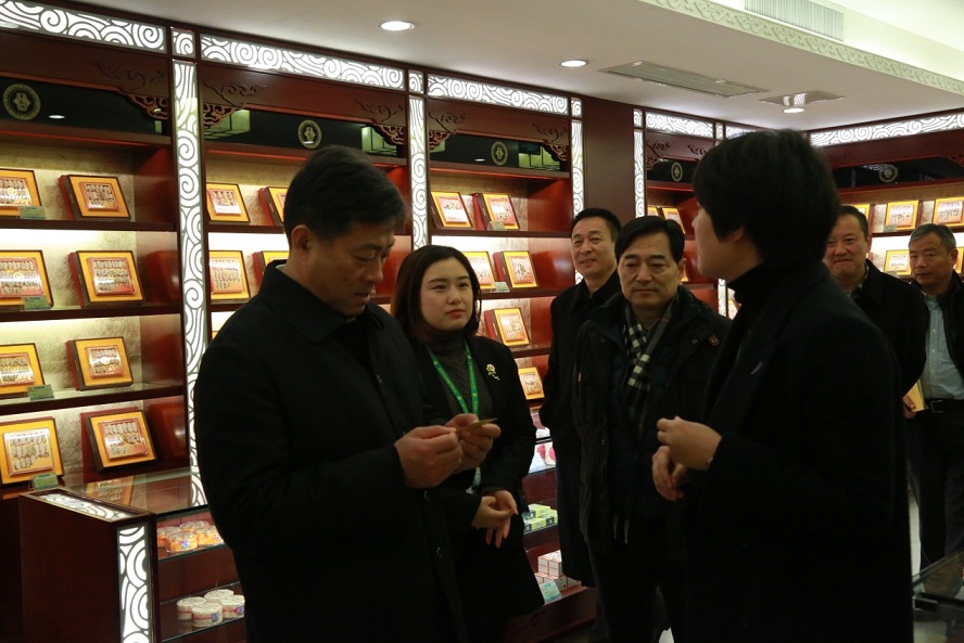 江蘇省旅游局秦景安局長一行來我司參觀考察(圖4) 江蘇省旅游局秦景安局長一行來我司參觀考察(圖4)